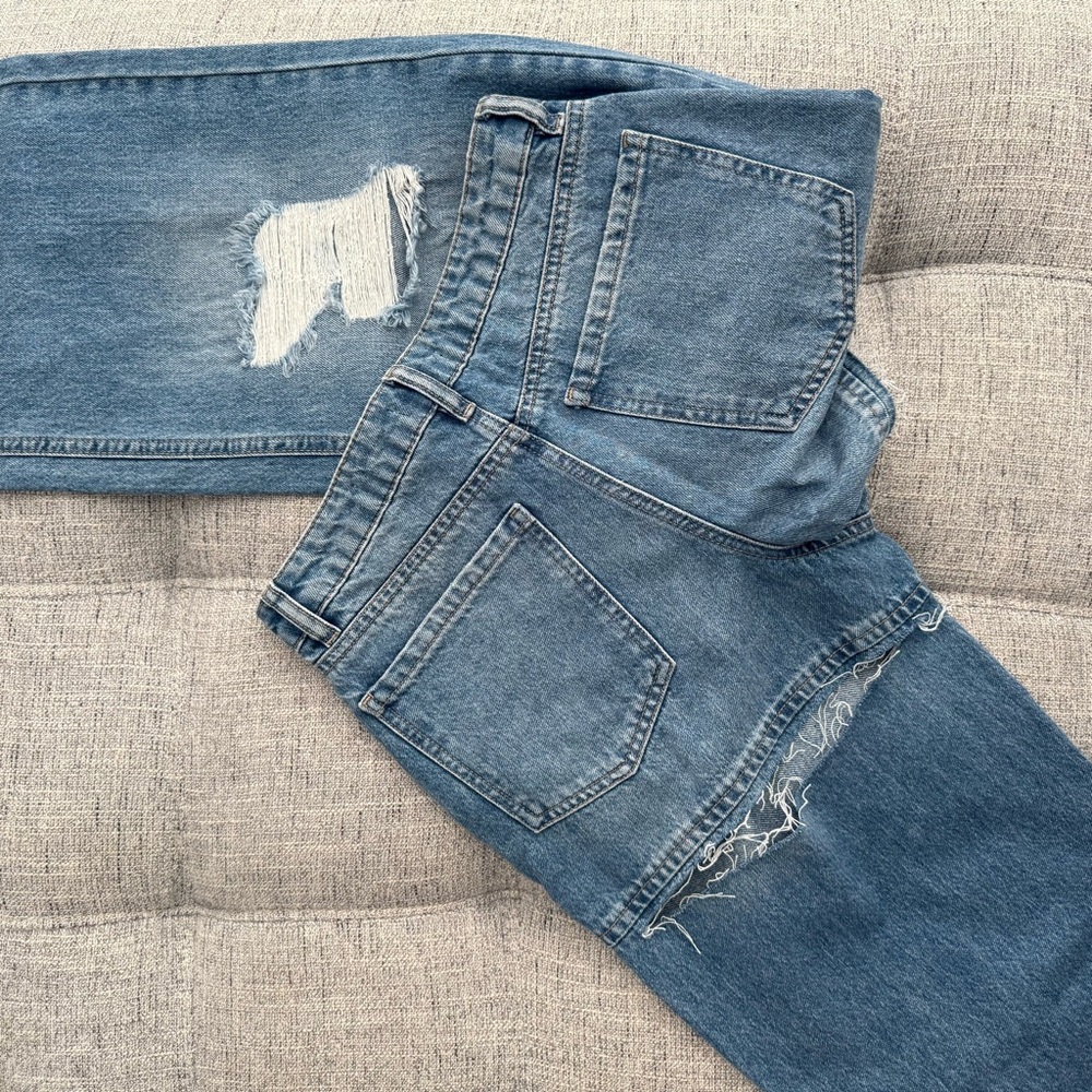 Cut-out Ripped Jeans - Picture 5 of 5